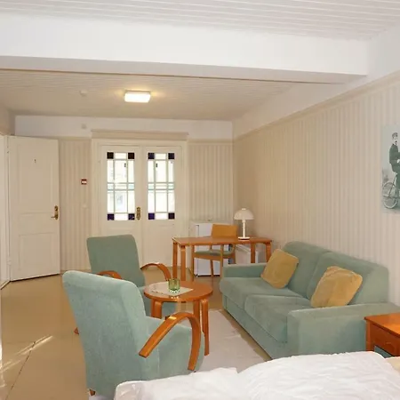 Pargi 5 * Kuressaare
